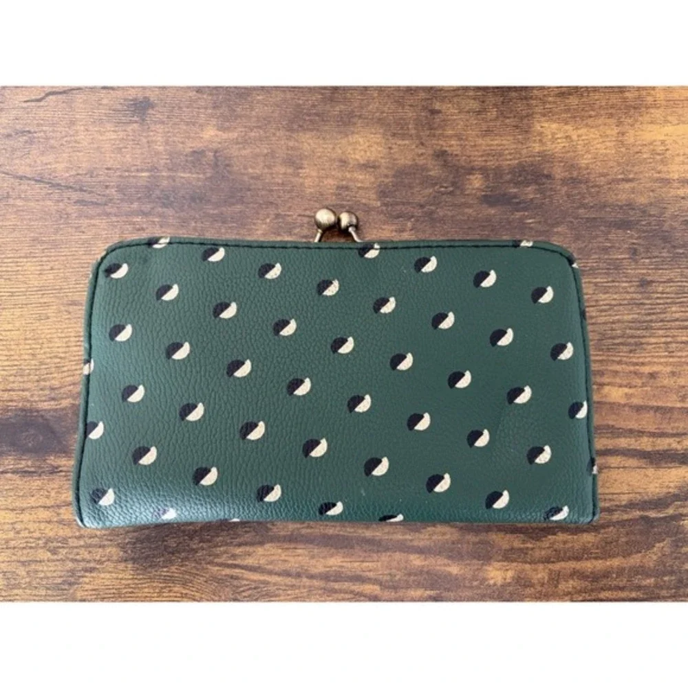 Time‎ And Tru Kiss Lock Bi-Fold Green Wallet Geo Dot Design
